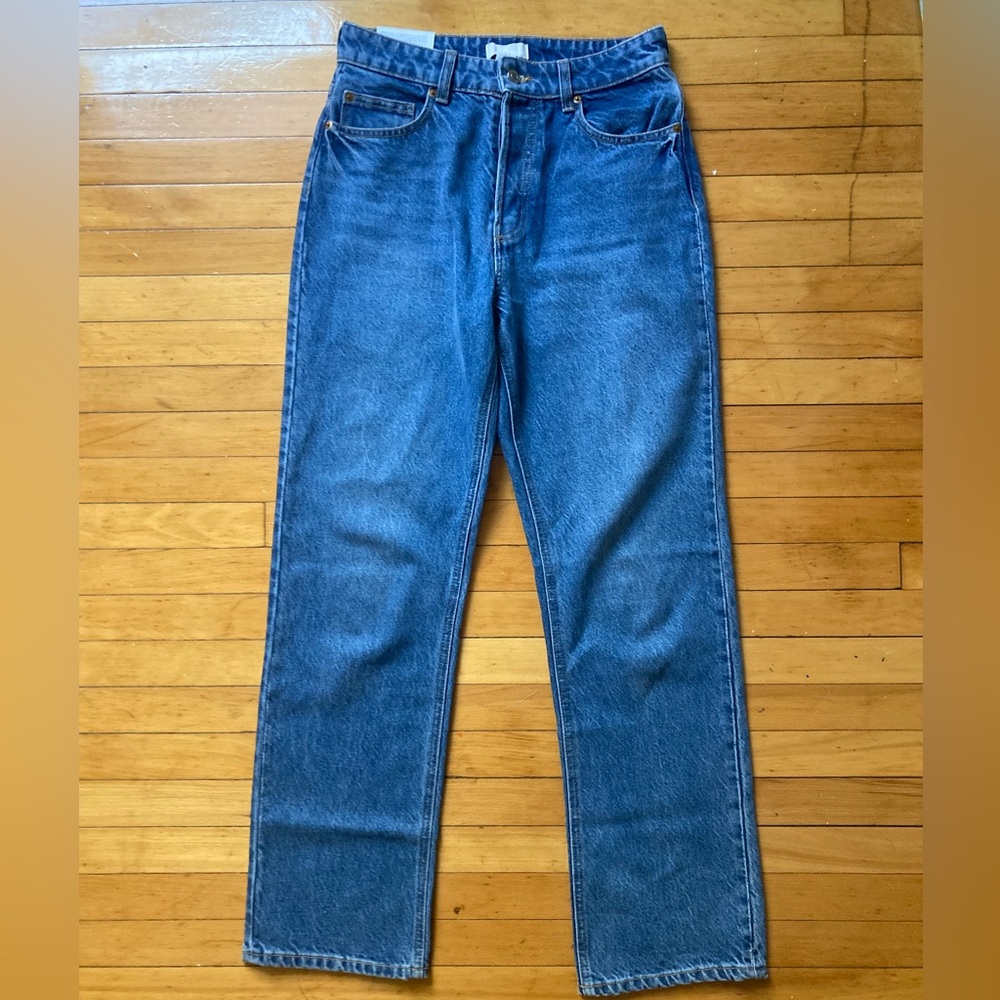 NWT H and M medium wash straight leg high rise women’s jeans sz 4
